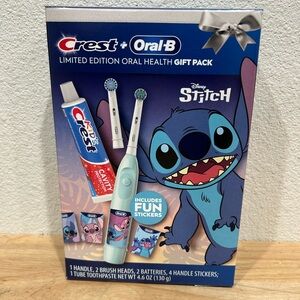 Oral-B Crest Limited Edition Disney Stitch Gift Set Toothbrush 2 Brush Heads NEW